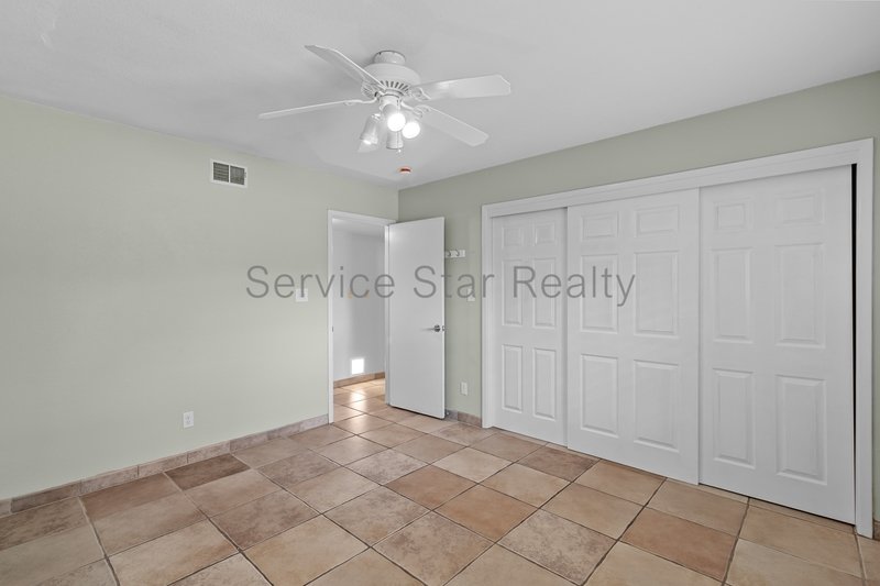 Spacious Glendale Retreat on Nearly an Acre | No HOA property image