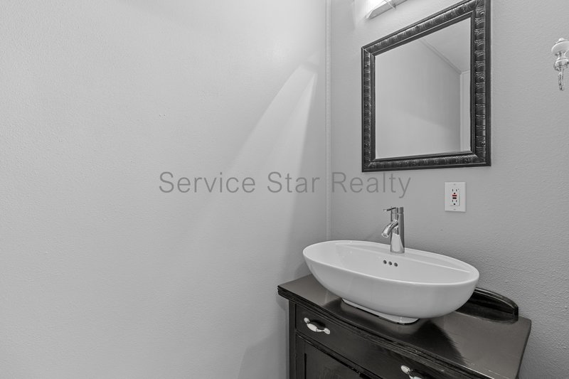 Spacious Glendale Retreat on Nearly an Acre | No HOA property image