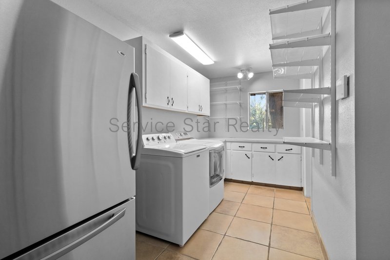 Spacious Glendale Retreat on Nearly an Acre | No HOA property image