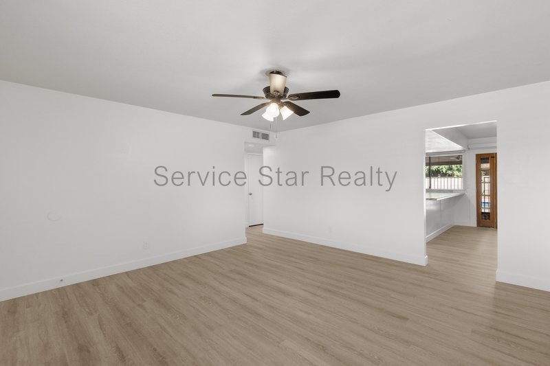 **2 WEEKS FREE RENT!!** **FULLY REMODELED & MOVE-IN READY!** property image