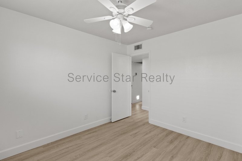 **2 WEEKS FREE RENT!!** **FULLY REMODELED & MOVE-IN READY!** property image