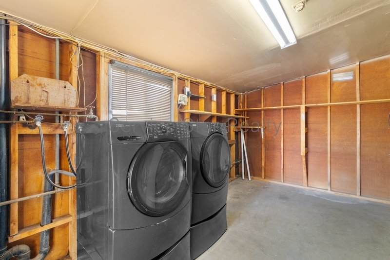 **2 WEEKS FREE RENT!!** **FULLY REMODELED & MOVE-IN READY!** property image