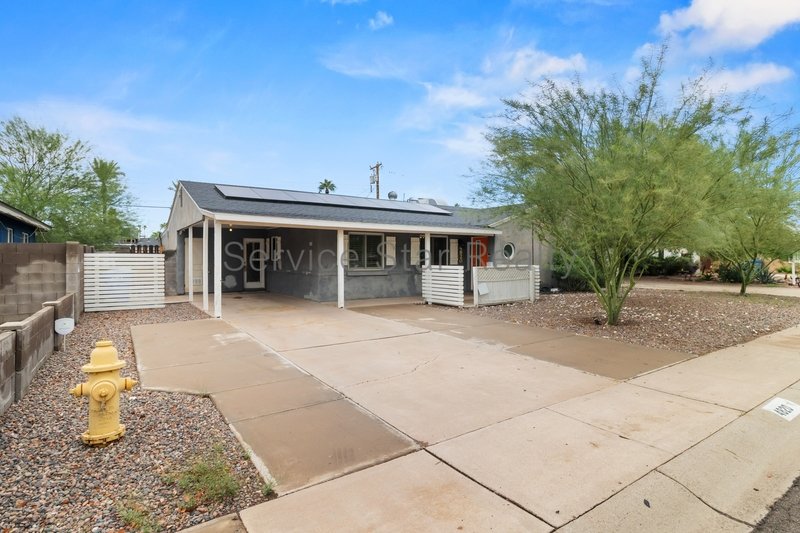 Stunning Updated 4-Bed Home with Saltwater Pool in Central Phoenix property image