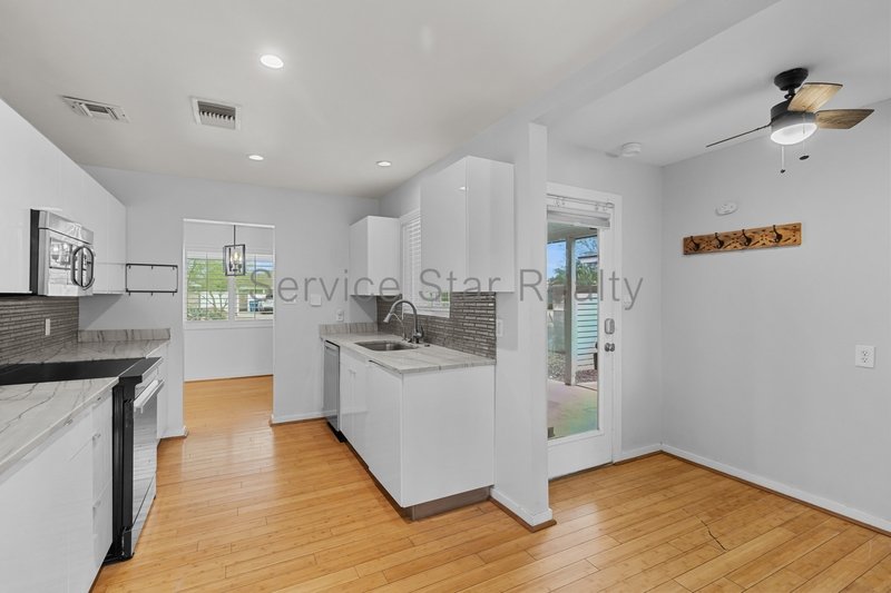 Stunning Updated 4-Bed Home with Saltwater Pool in Central Phoenix property image