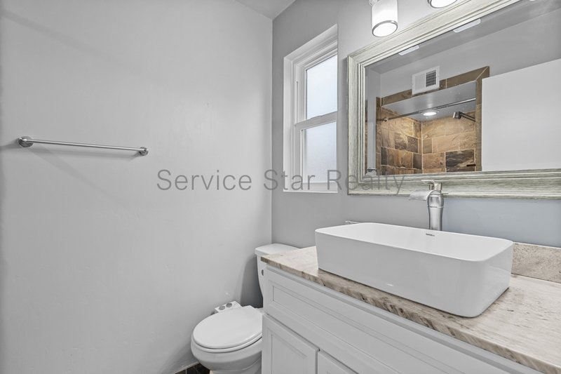 Stunning Updated 4-Bed Home with Saltwater Pool in Central Phoenix property image