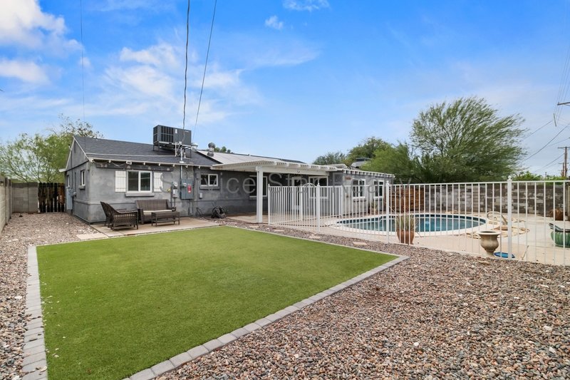 Stunning Updated 4-Bed Home with Saltwater Pool in Central Phoenix property image