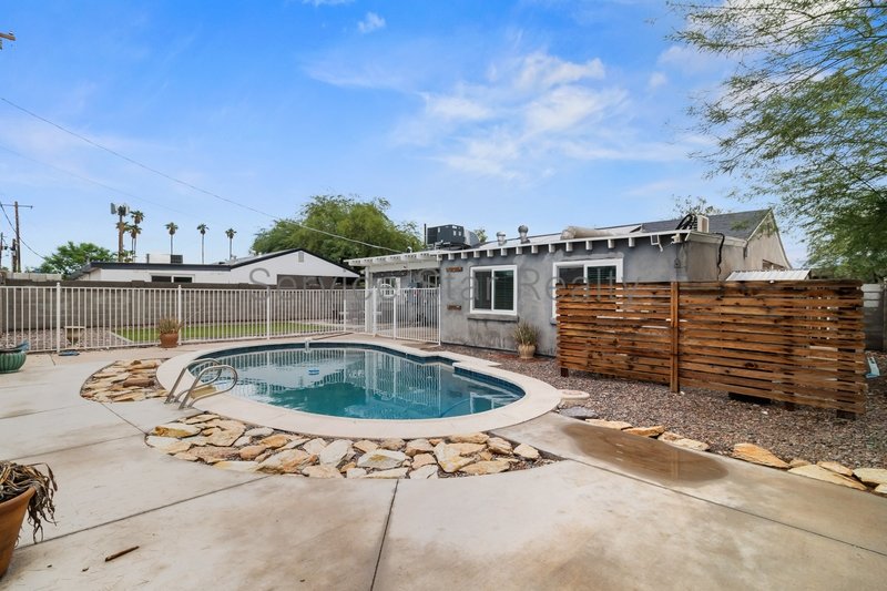 Stunning Updated 4-Bed Home with Saltwater Pool in Central Phoenix property image