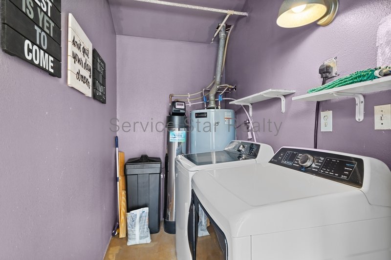 Stunning Updated 4-Bed Home with Saltwater Pool in Central Phoenix property image