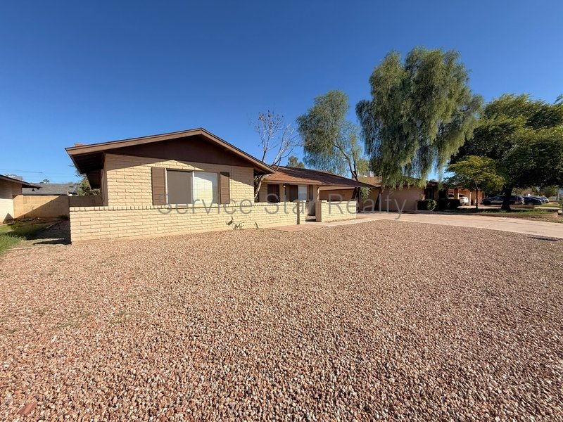 **2 WEEKS FREE RENT!!** **FULLY REMODELED & MOVE-IN READY!** property image