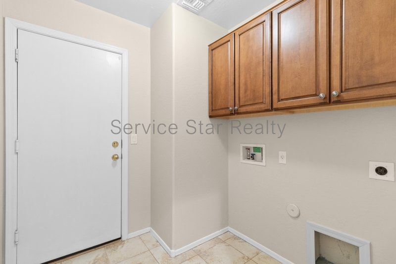 Gorgeous 4-Bed, 2-Bath Home with Chef?s Kitchen and Covered Patio property image