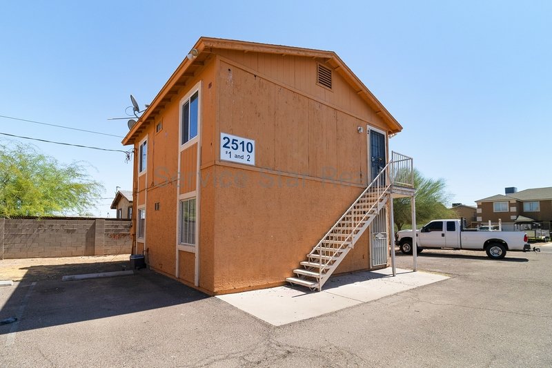 Duplex apartment available in South Phoenix, close to freeways! property image