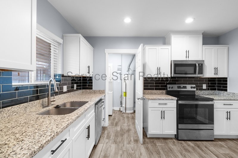 **ONE MONTH FREE RENT!!** property image