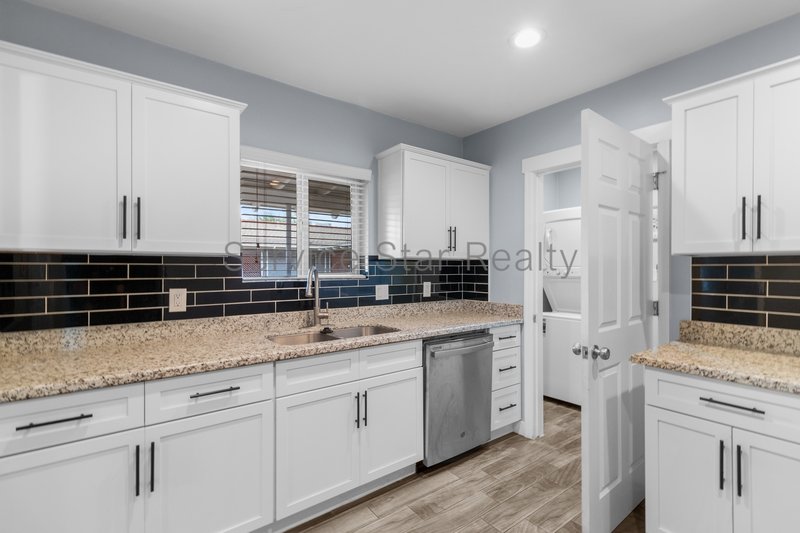 **ONE MONTH FREE RENT!!** property image