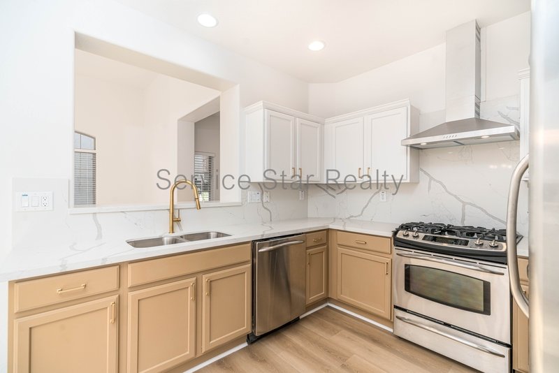 Stylish 3-Bed Home in Fireside at Desert Ridge property image