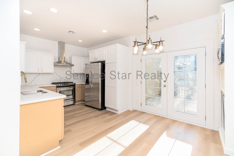 Stylish 3-Bed Home in Fireside at Desert Ridge property image