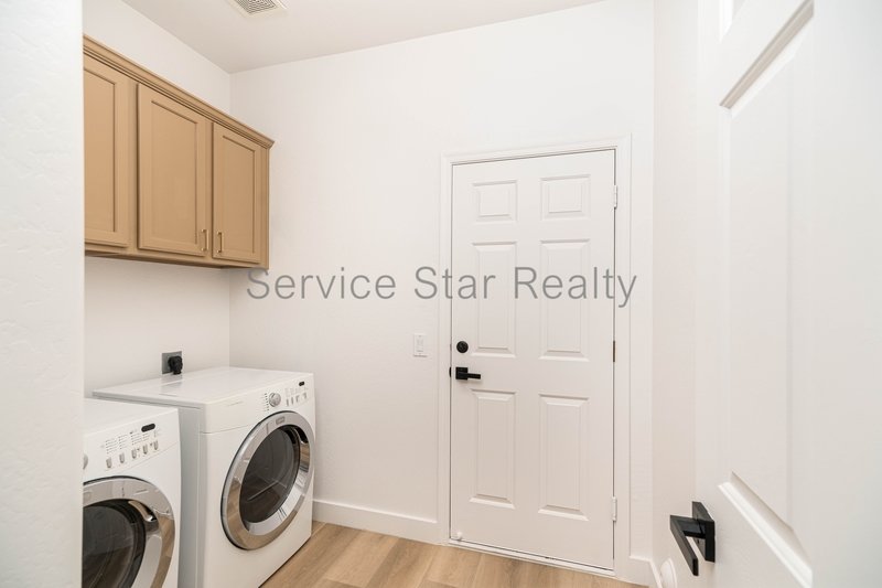 Stylish 3-Bed Home in Fireside at Desert Ridge property image