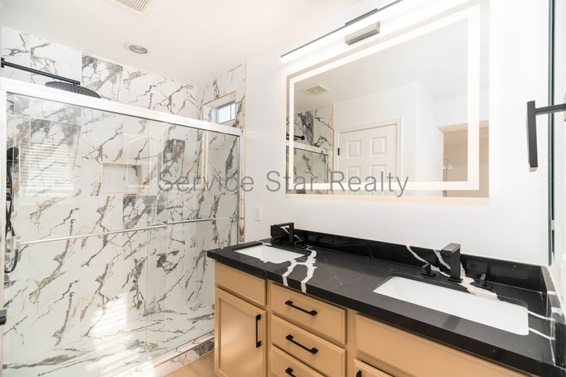 Stylish 3-Bed Home in Fireside at Desert Ridge property image