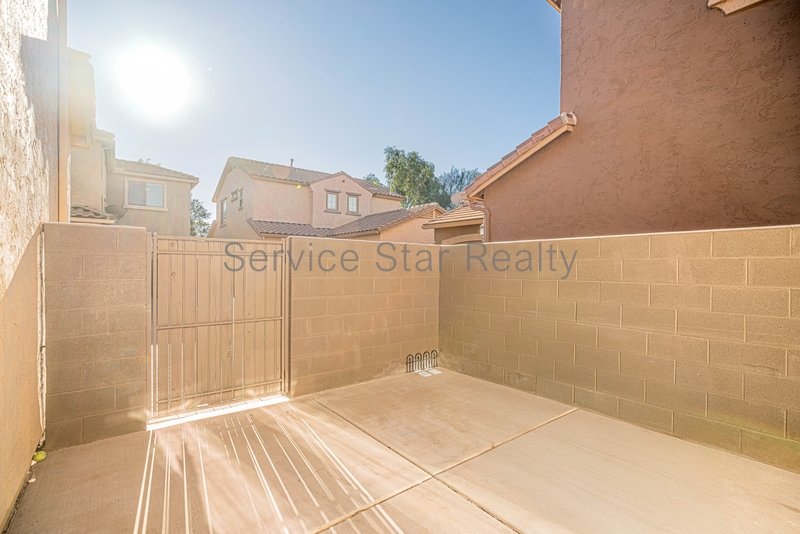 Stylish 3-Bed Home in Fireside at Desert Ridge property image