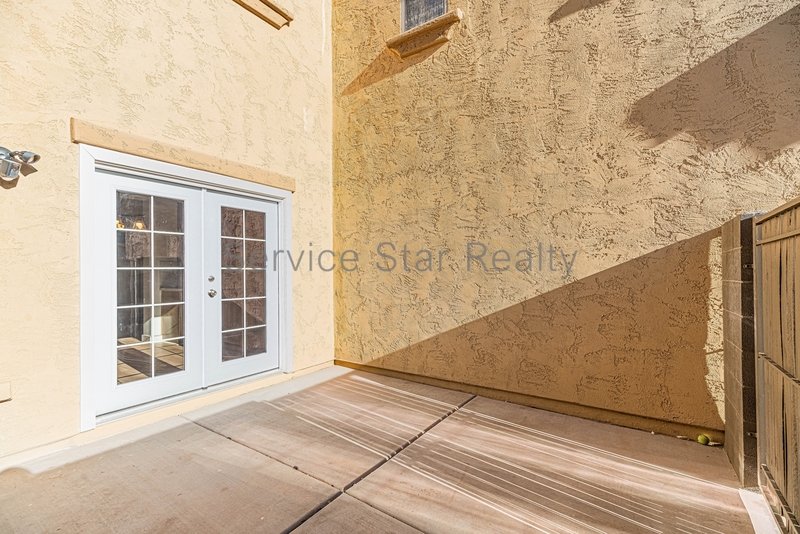 Stylish 3-Bed Home in Fireside at Desert Ridge property image