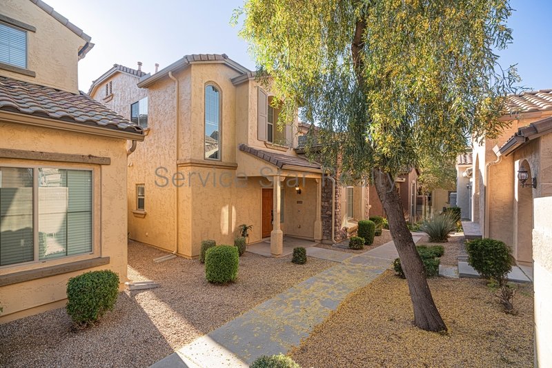 Stylish 3-Bed Home in Fireside at Desert Ridge property image