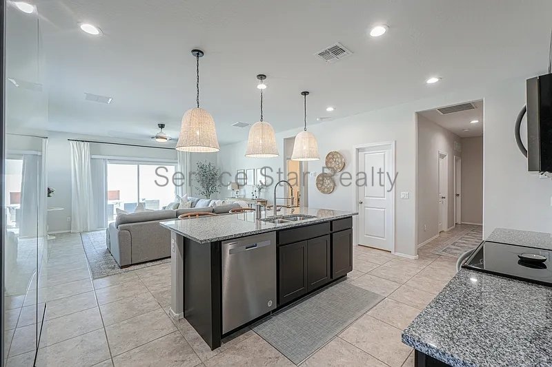 **MOVE IN SPECIAL -- ONLY $500 FOR YOUR FIRST MONTHS RENT!** property image