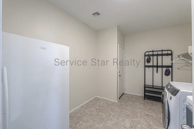 **MOVE IN SPECIAL -- ONLY $500 FOR YOUR FIRST MONTHS RENT!** property image