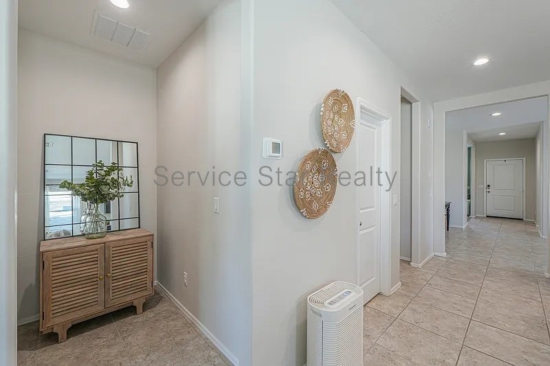 **MOVE IN SPECIAL -- ONLY $500 FOR YOUR FIRST MONTHS RENT!** property image