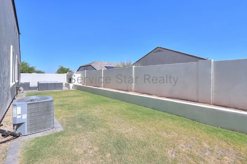 **MOVE IN SPECIAL -- ONLY $500 FOR YOUR FIRST MONTHS RENT!** property image