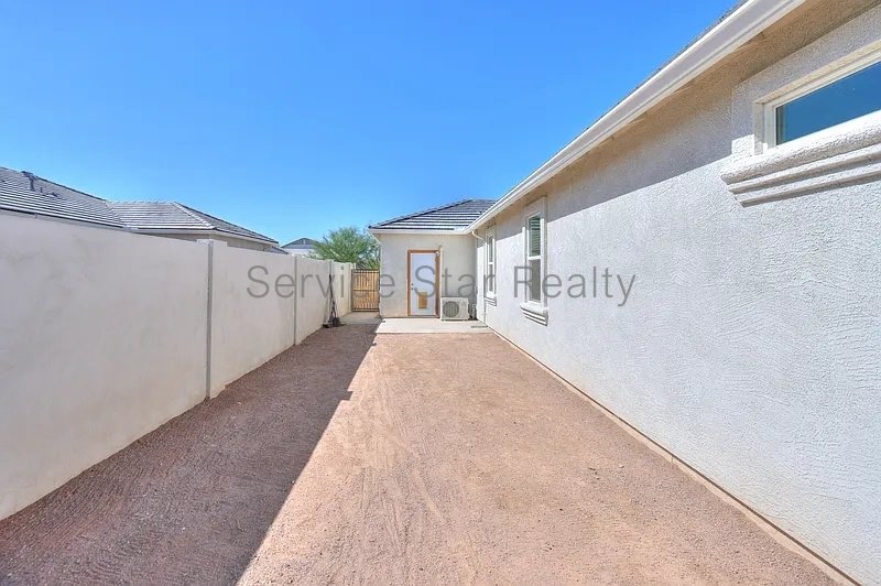 **MOVE IN SPECIAL -- ONLY $500 FOR YOUR FIRST MONTHS RENT!** property image