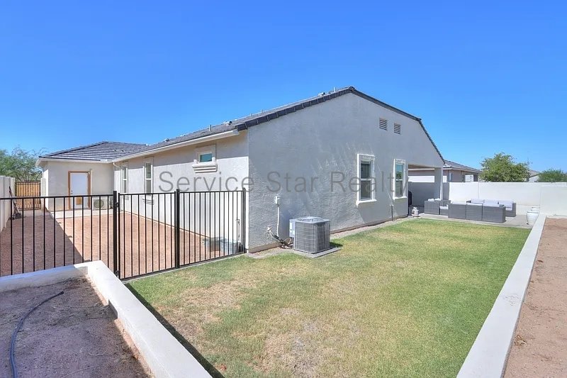 **MOVE IN SPECIAL -- ONLY $500 FOR YOUR FIRST MONTHS RENT!** property image