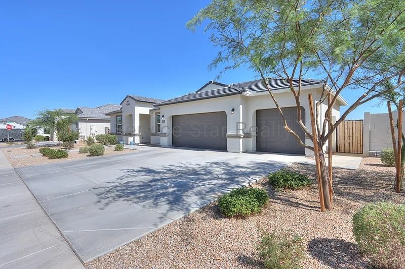 **MOVE IN SPECIAL -- ONLY $500 FOR YOUR FIRST MONTHS RENT!** property image