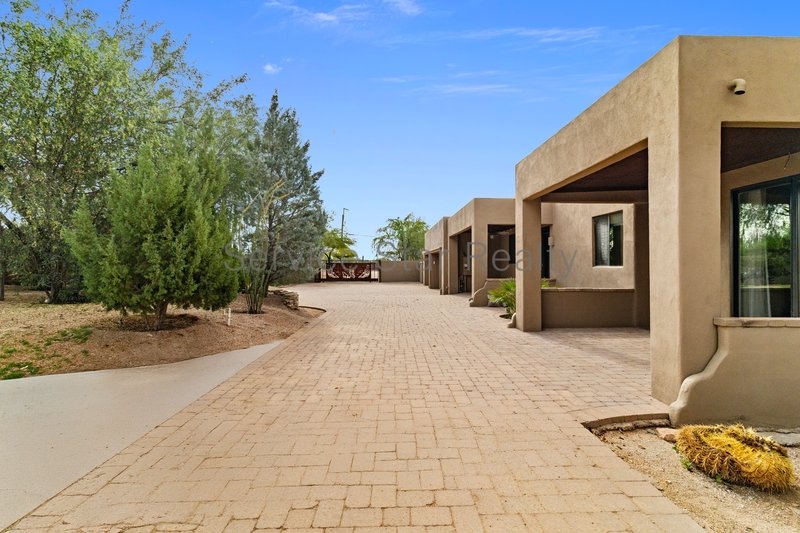 Beautiful Desert Oasis in Cave Creek! property image