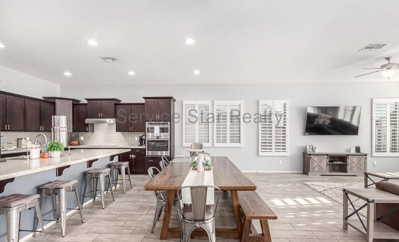 4 Bedroom, 3 Bath home in Goodyear!! property image