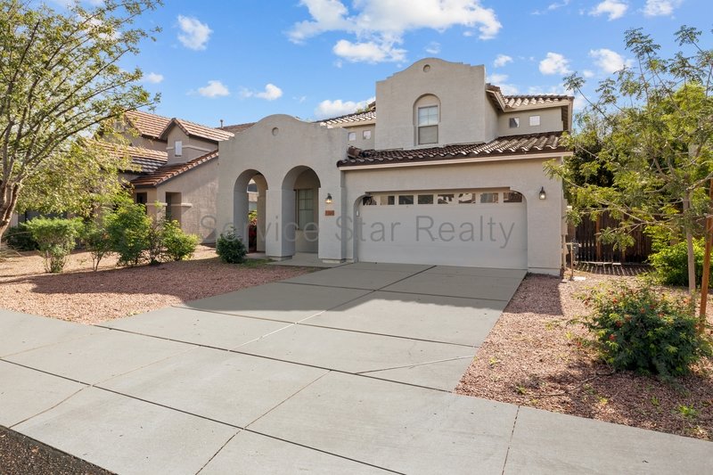This 4 bed/3 bath Gilbert home!! property image