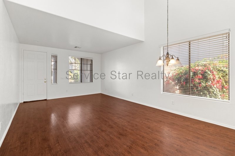 This 4 bed/3 bath Gilbert home!! property image