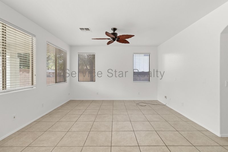 This 4 bed/3 bath Gilbert home!! property image