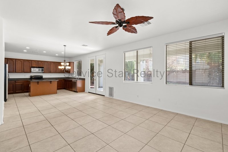 This 4 bed/3 bath Gilbert home!! property image