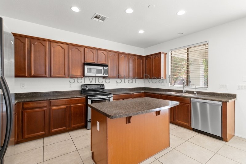 This 4 bed/3 bath Gilbert home!! property image