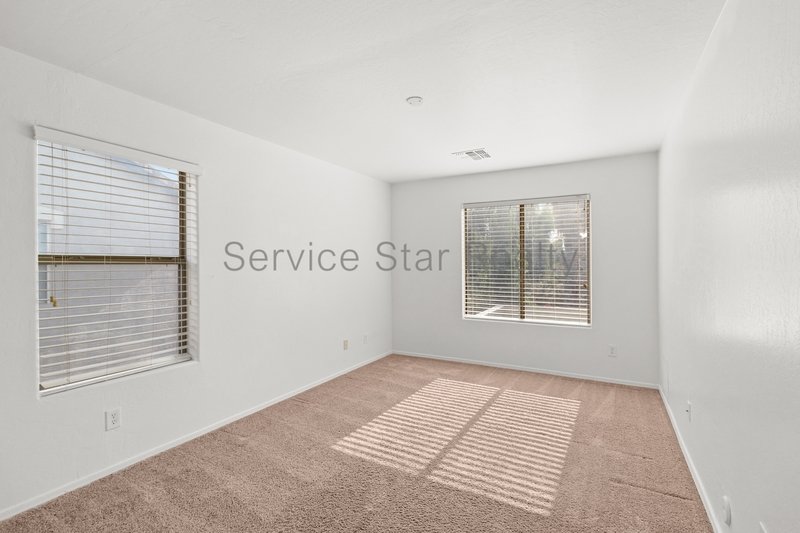 This 4 bed/3 bath Gilbert home!! property image