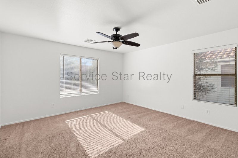 This 4 bed/3 bath Gilbert home!! property image