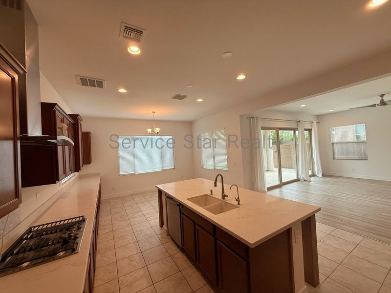 Stunning LARGE 5 Bedroom Home property image