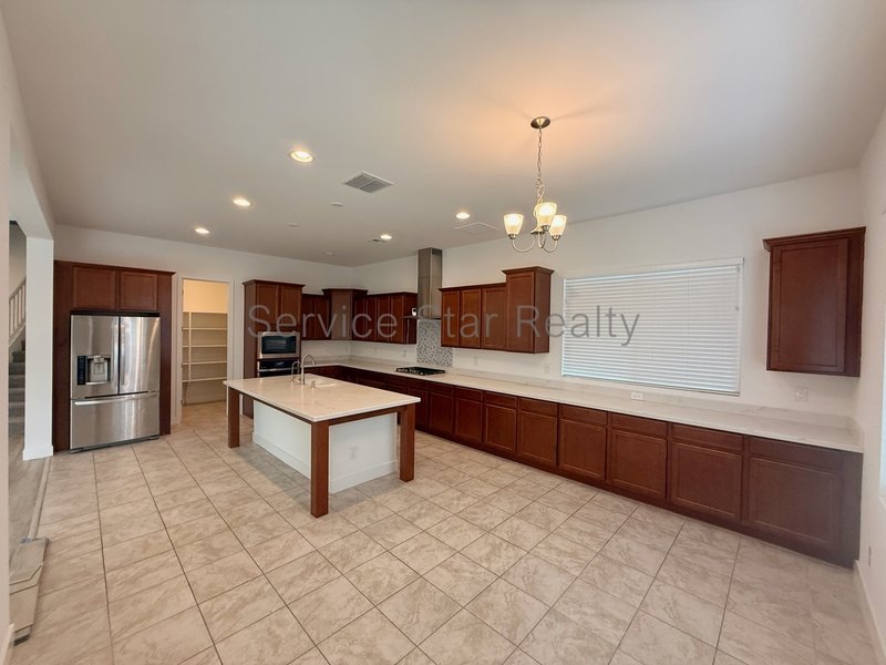 Stunning LARGE 5 Bedroom Home property image