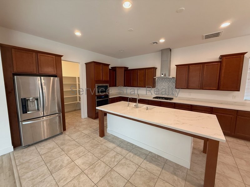 Stunning LARGE 5 Bedroom Home property image