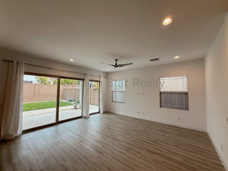 Stunning LARGE 5 Bedroom Home property image