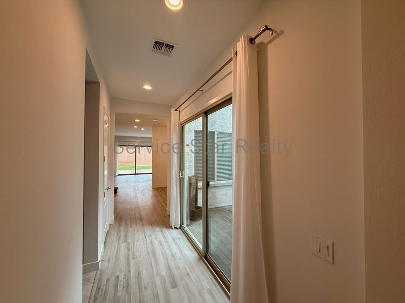 Stunning LARGE 5 Bedroom Home property image