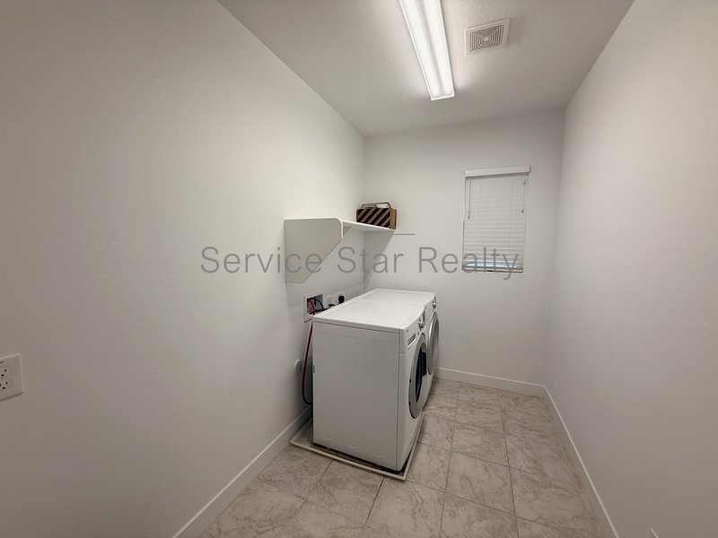 Stunning LARGE 5 Bedroom Home property image