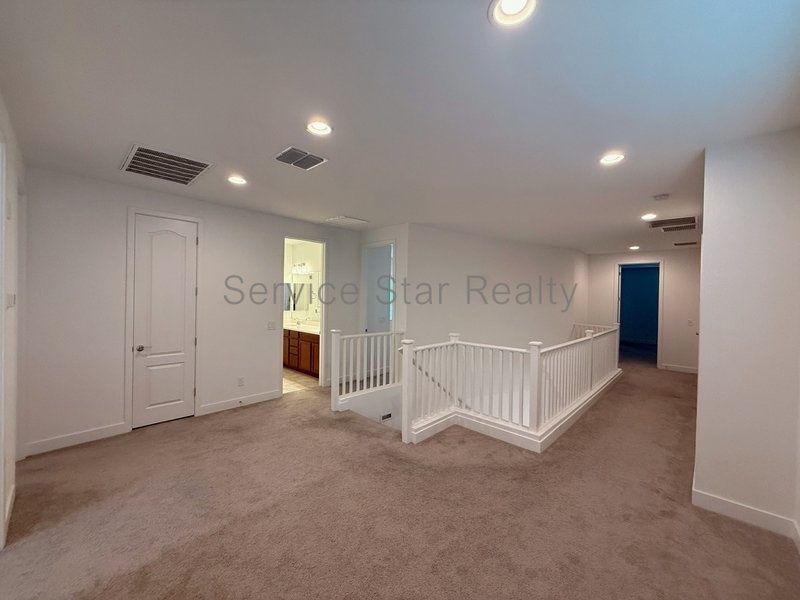 Stunning LARGE 5 Bedroom Home property image