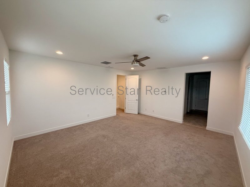 Stunning LARGE 5 Bedroom Home property image