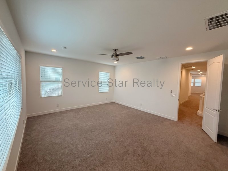 Stunning LARGE 5 Bedroom Home property image