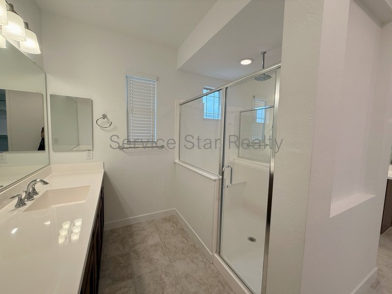 Stunning LARGE 5 Bedroom Home property image